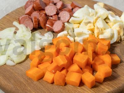 Salotas su medžiotojų dešrelėmis Žingsnis 4