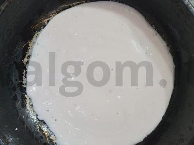 Kvapnus blynelis su uogų jogurtu, šokoladu ir bananais Žingsnis 3