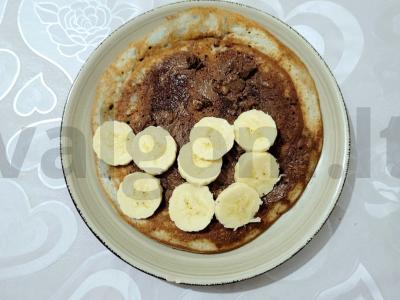 Kvapnus blynelis su uogų jogurtu, šokoladu ir bananais Žingsnis 5