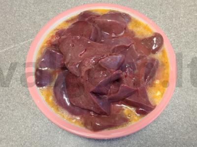 Kiaulienos kepenys su krakmolu ir prieskoniais Žingsnis 2