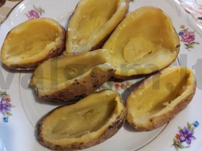 Porcijų salotas pusėse bulvių Žingsnis 2