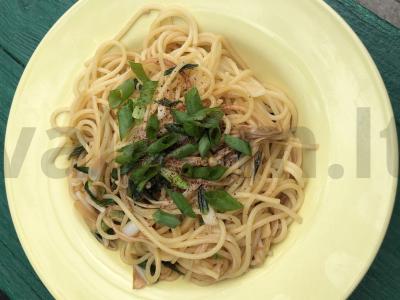 Spagečiai su česnaku ir enoki grybais pagrindine nuotrauka