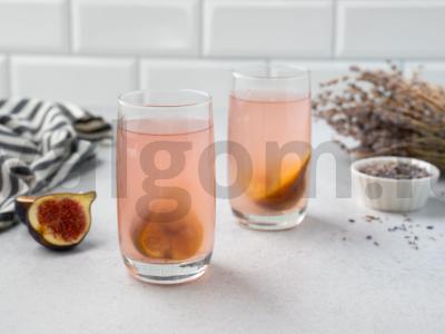 Figų kompotas su levandomis pagrindine nuotrauka