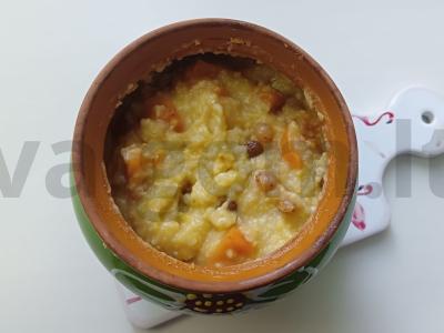 Pieninė kukurūzų košė su razinomis ir morkomis puode Žingsnis 6