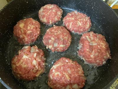 Mėgstamos sūrio kotletės iš jautienos faršo Žingsnis 6