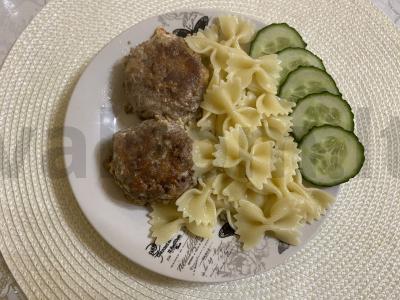 Mėgstamos sūrio kotletės iš jautienos faršo pagrindine nuotrauka