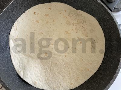 Kvietinė tortilija su kiaušiniu ir sūriu Žingsnis 2