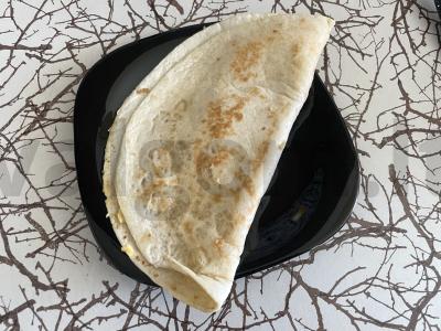 Kvietinė tortilija su kiaušiniu ir sūriu pagrindine nuotrauka