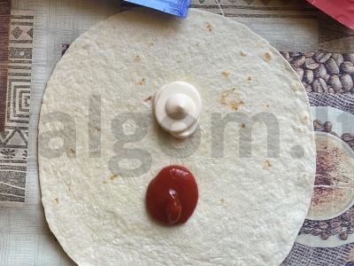 Pica „Paprasta“ su dešra ir sūriu Žingsnis 1