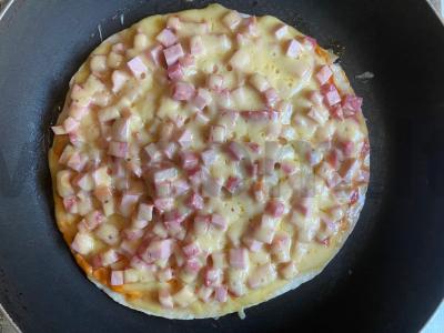 Pica „Paprasta“ su dešra ir sūriu Žingsnis 6