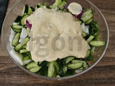 Ryškus ir skanus daržovių salotas su naminiu padažu Žingsnis 10