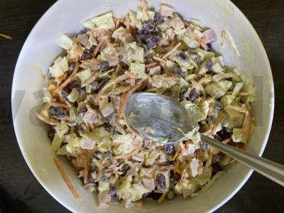 Salotos su vištiena, kumpiu ir raudonaisiais pupelėmis su aštria korėjietiška morkų salotomis Žingsnis 5