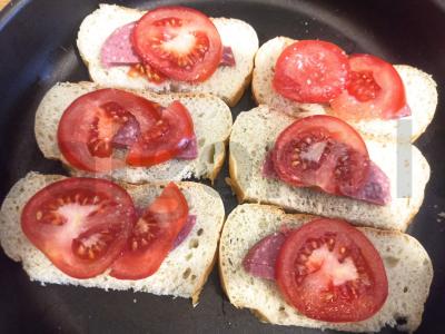 Greita pica ant baltos duonos su pomidorais ir dešra Žingsnis 3