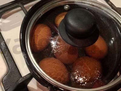 Cezario salotas su česnakiniais skrebučiais Žingsnis 1