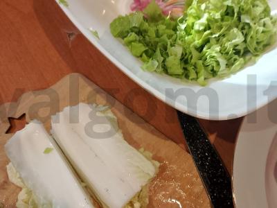 Cezario salotas su česnakiniais skrebučiais Žingsnis 2