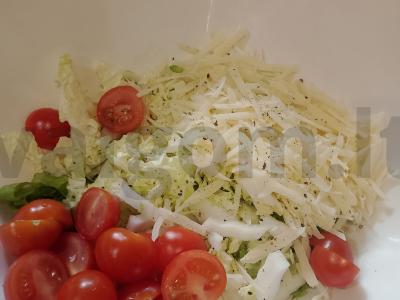 Cezario salotas su česnakiniais skrebučiais Žingsnis 3