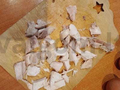 Cezario salotas su česnakiniais skrebučiais Žingsnis 4