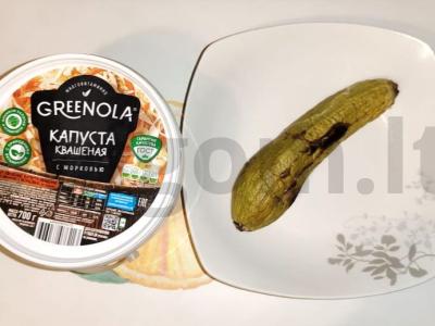 Salotas su cukinija, raugintomis kopūstais ir midijomis Žingsnis 1