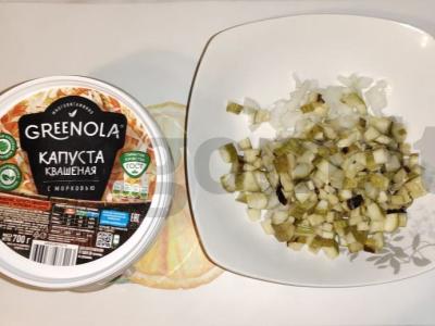 Salotas su cukinija, raugintomis kopūstais ir midijomis Žingsnis 3