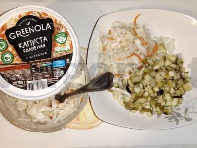 Salotas su cukinija, raugintomis kopūstais ir midijomis Žingsnis 4