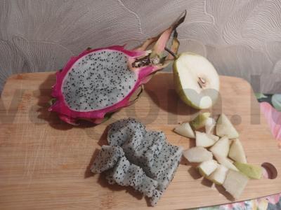 Smuzi su pitahaja, kriauše ir goji uogomis Žingsnis 1