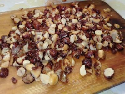 Sausainiai su žemės riešutais prie arbatos Žingsnis 4