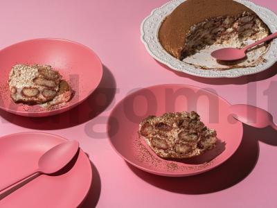 Vyno-bruknių tiramisu pagrindine nuotrauka