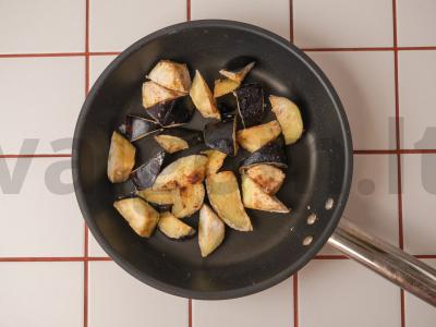 Kinietiški baklažanai česnako padaže Žingsnis 4