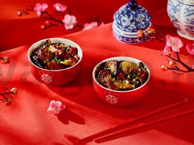 Kinietiški baklažanai česnako padaže pagrindine nuotrauka