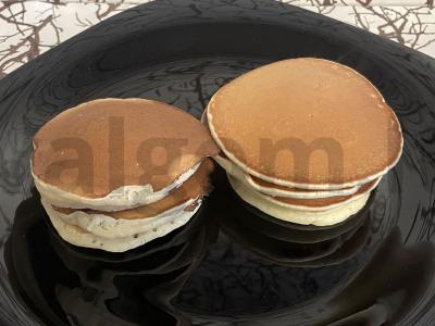 Pieniniai blynai pusryčiams pagrindine nuotrauka