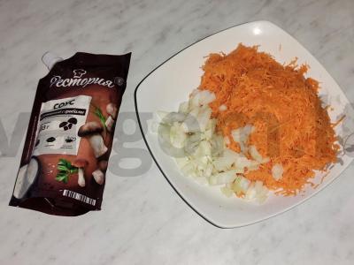 Kiaulienos ir grikių kotletai su morkomis Žingsnis 2