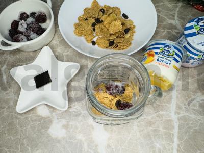 Desertas su dribsniais, uogomis ir jogurtu Žingsnis 2