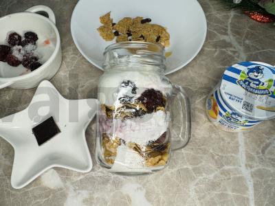 Desertas su dribsniais, uogomis ir jogurtu Žingsnis 3