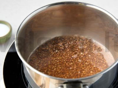 Vegetariškos grikių ir kopūstų kotletai Žingsnis 1