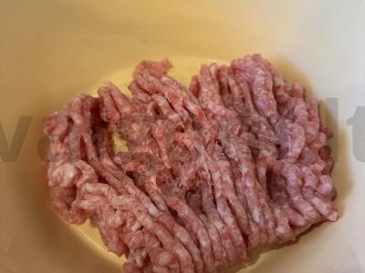 Kiaulienos faršo kotletai su česnaku Žingsnis 1