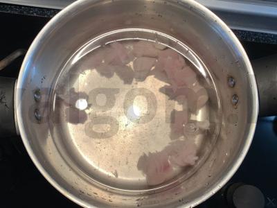 Šči su raugintomis kopūstais ir vištiena Žingsnis 1