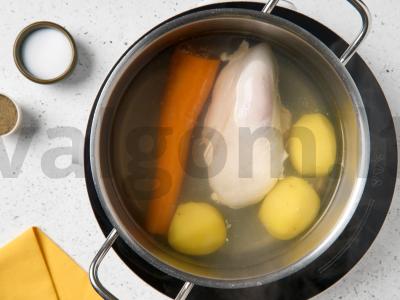 Grietinėlės sriuba su vištiena ir daržovėmis Žingsnis 1