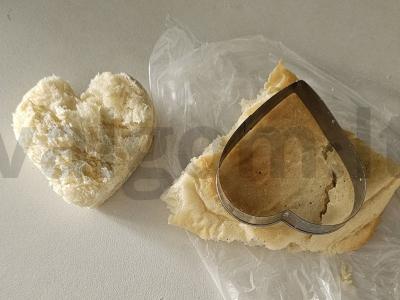 Širdies formos skrudinta duona su kiaušiniu ir bekonu Žingsnis 1