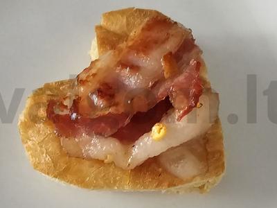 Širdies formos skrudinta duona su kiaušiniu ir bekonu Žingsnis 3
