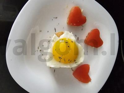 Širdies formos skrudinta duona su kiaušiniu ir bekonu Žingsnis 5