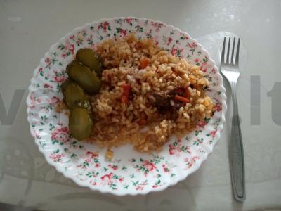 Rudųjų ryžių plovas su jautiena pagrindine nuotrauka