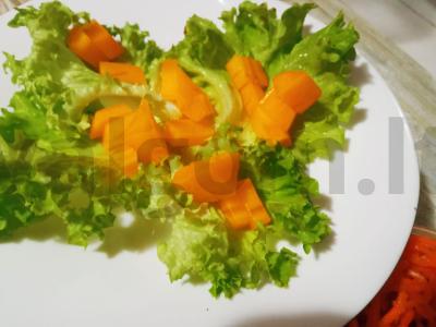 Salotos su persimonu, bekonu, avokadu, čiučiuku, laimu ir rozmarinu Žingsnis 1