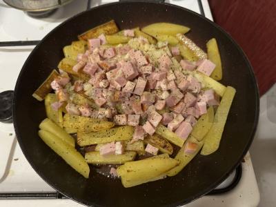 Sultingas keptas bulves su šonine pietums Žingsnis 3