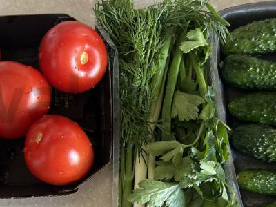 Daržovių ir žolelių salotas Žingsnis 1