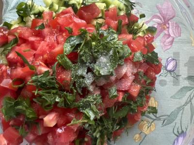 Daržovių ir žolelių salotas Žingsnis 5