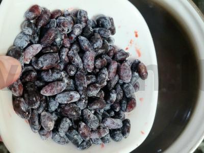 Nuostabus braškių kompotas su uogomis Žingsnis 1