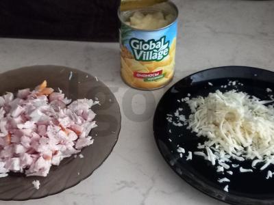 Ananasų salotas Žingsnis 1