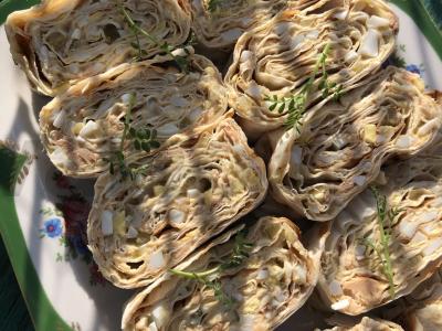 Rulonas su lašiša šventei pagrindine nuotrauka