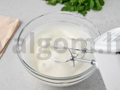 Žuvies ir bulvių patiekalas su krabų lazdelėmis Žingsnis 2