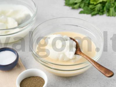 Žuvies ir bulvių patiekalas su krabų lazdelėmis Žingsnis 3